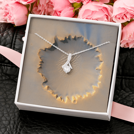 Alluring Beauty Necklace without Text